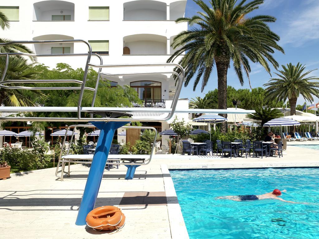 Grand Hotel Don Juan Giulianova Exteriör bild