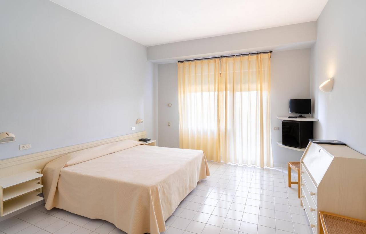 Grand Hotel Don Juan Giulianova Exteriör bild